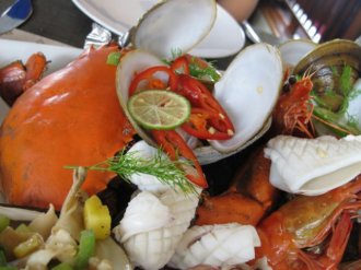 seafood platter luxury cruise halong bay